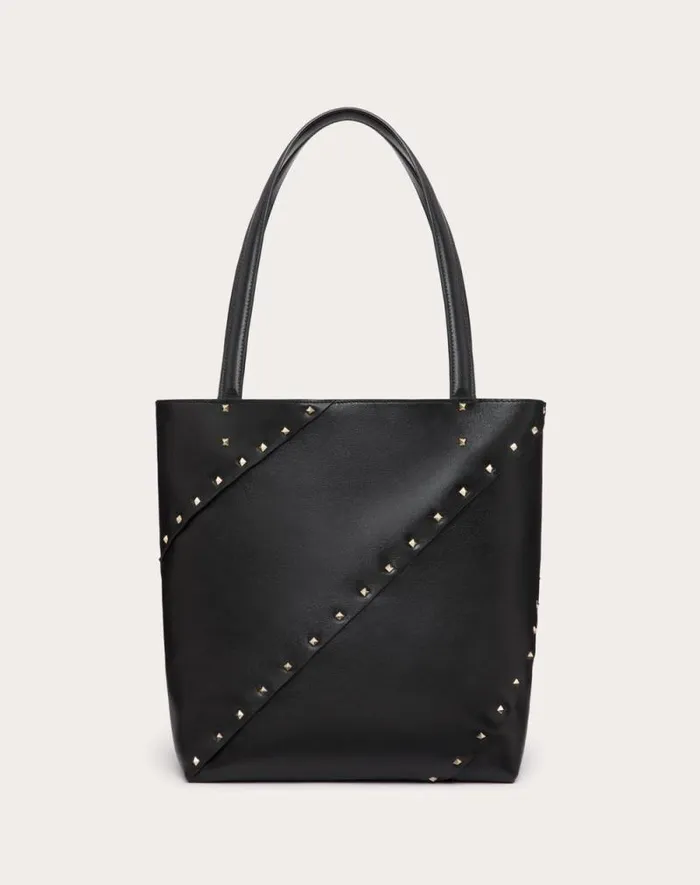 Valentino Totes Woman Valentino Garavani Valentino Garavani Rockstud Wispy Shopping Bag In Calfskin For Woman In Black Black Valentino Totes Woman Valentino Garavani Valentino Garavani Rockstud Wispy Shopping Bag In Calfskin For Woman In Black Black