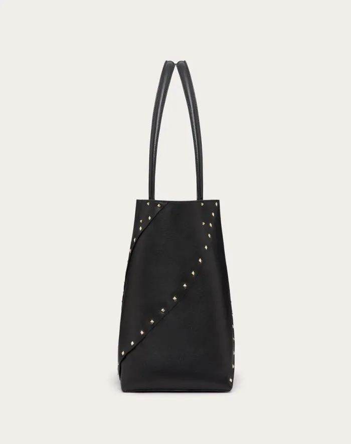 Valentino Totes Woman Valentino Garavani Valentino Garavani Rockstud Wispy Shopping Bag In Calfskin For Woman In Black Black Valentino Totes Woman Valentino Garavani Valentino Garavani Rockstud Wispy Shopping Bag In Calfskin For Woman In Black Black