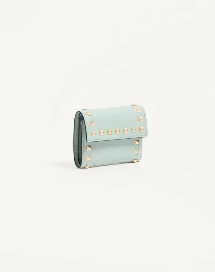 Valentino Wallets And Small Leather Goods Woman Rockstud Trifold Wallet In Grainy Calfskin For Woman In Sky Grey Sky Grey Valentino Wallets And Small Leather Goods Woman Rockstud Trifold Wallet In Grainy Calfskin For Woman In Sky Grey Sky Grey
