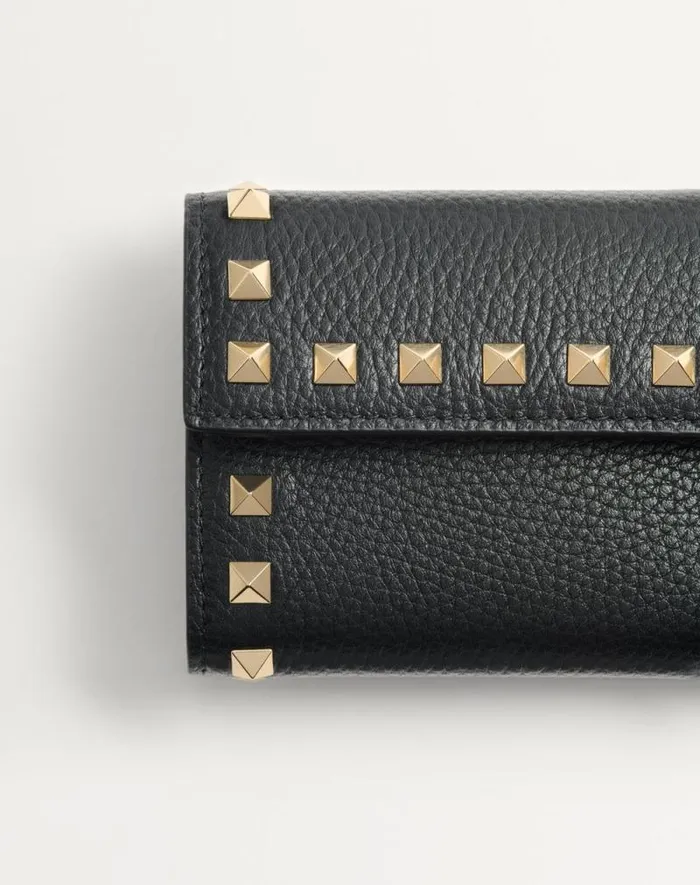Valentino Wallets And Small Leather Goods Woman Rockstud Trifold Wallet In Grainy Calfskin For Woman In Sky Grey Sky Grey Valentino Wallets And Small Leather Goods Woman Rockstud Trifold Wallet In Grainy Calfskin For Woman In Sky Grey Sky Grey