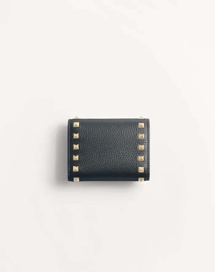 Valentino Wallets And Small Leather Goods Woman Rockstud Trifold Wallet In Grainy Calfskin For Woman In Sky Grey Sky Grey Valentino Wallets And Small Leather Goods Woman Rockstud Trifold Wallet In Grainy Calfskin For Woman In Sky Grey Sky Grey