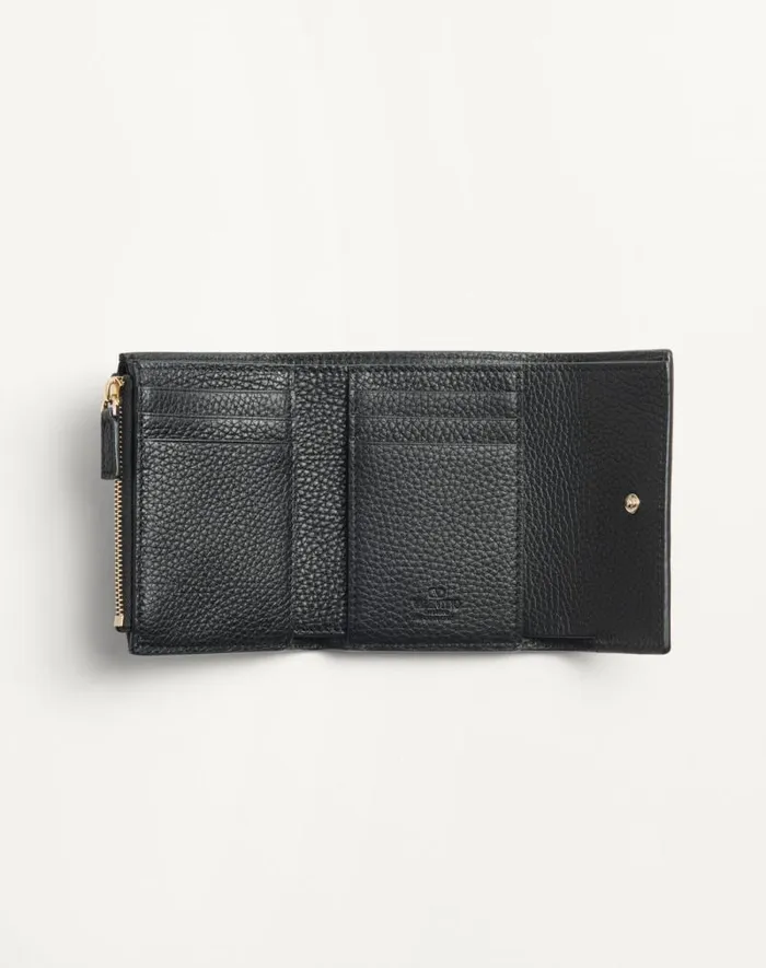 Valentino Wallets And Small Leather Goods Woman Rockstud Trifold Wallet In Grainy Calfskin For Woman In Sky Grey Sky Grey Valentino Wallets And Small Leather Goods Woman Rockstud Trifold Wallet In Grainy Calfskin For Woman In Sky Grey Sky Grey
