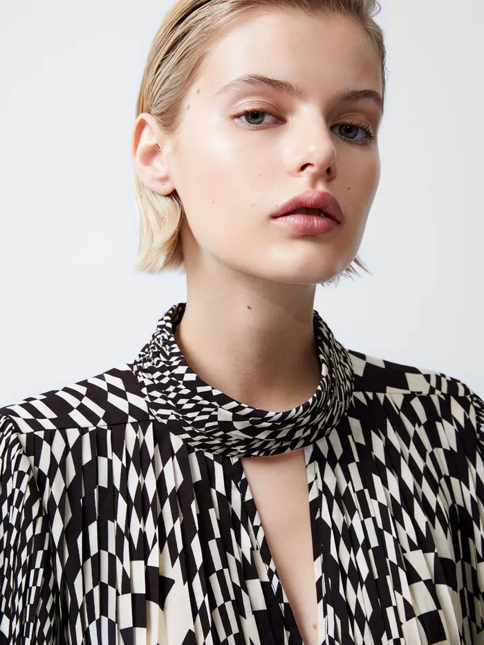 Woman Tops French Connection Fern Arie Pleated Ella Crepe Top Classic Creamblackout Woman Tops French Connection Fern Arie Pleated Ella Crepe Top Classic Creamblackout