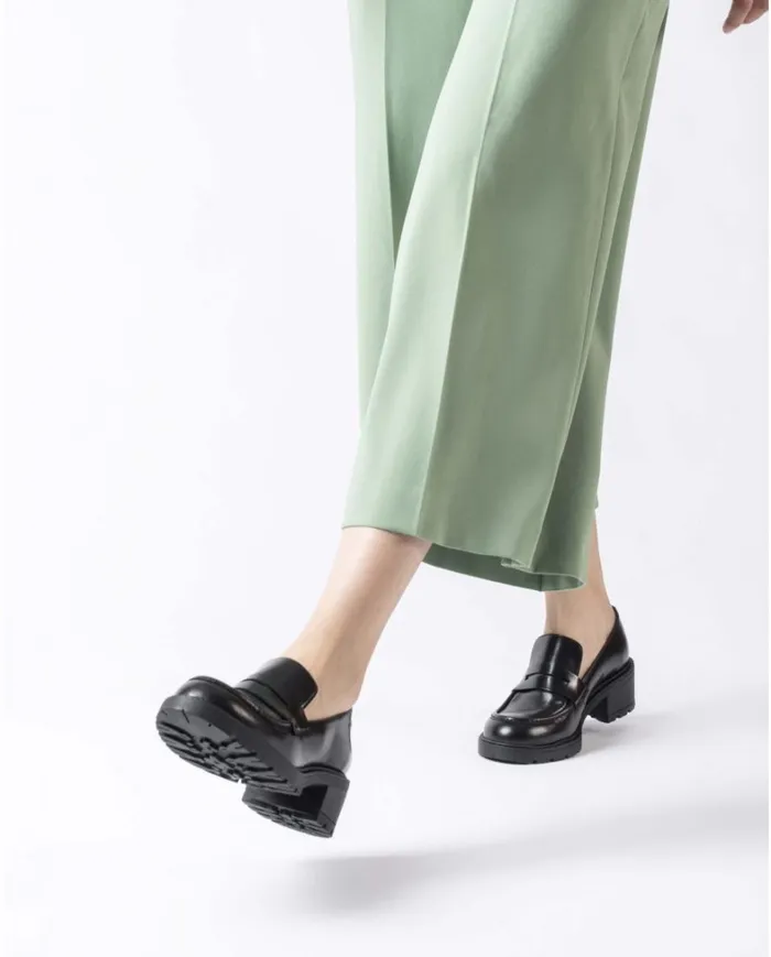 Women Black ECLIPSE Moccasin Wonders Loafers